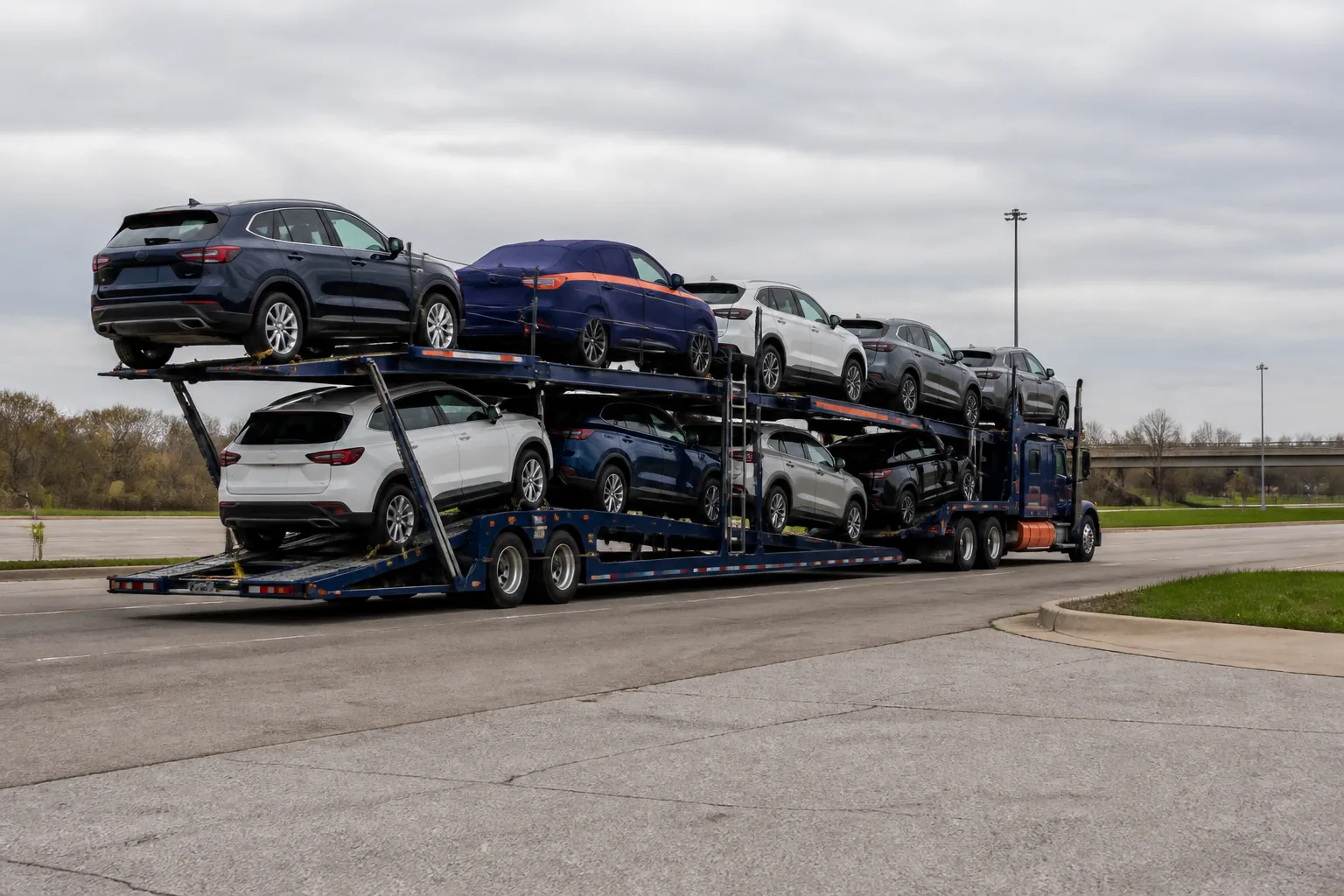 Car Link Transport auto carrier delivering vehicles in Cedar Rapids, Iowa